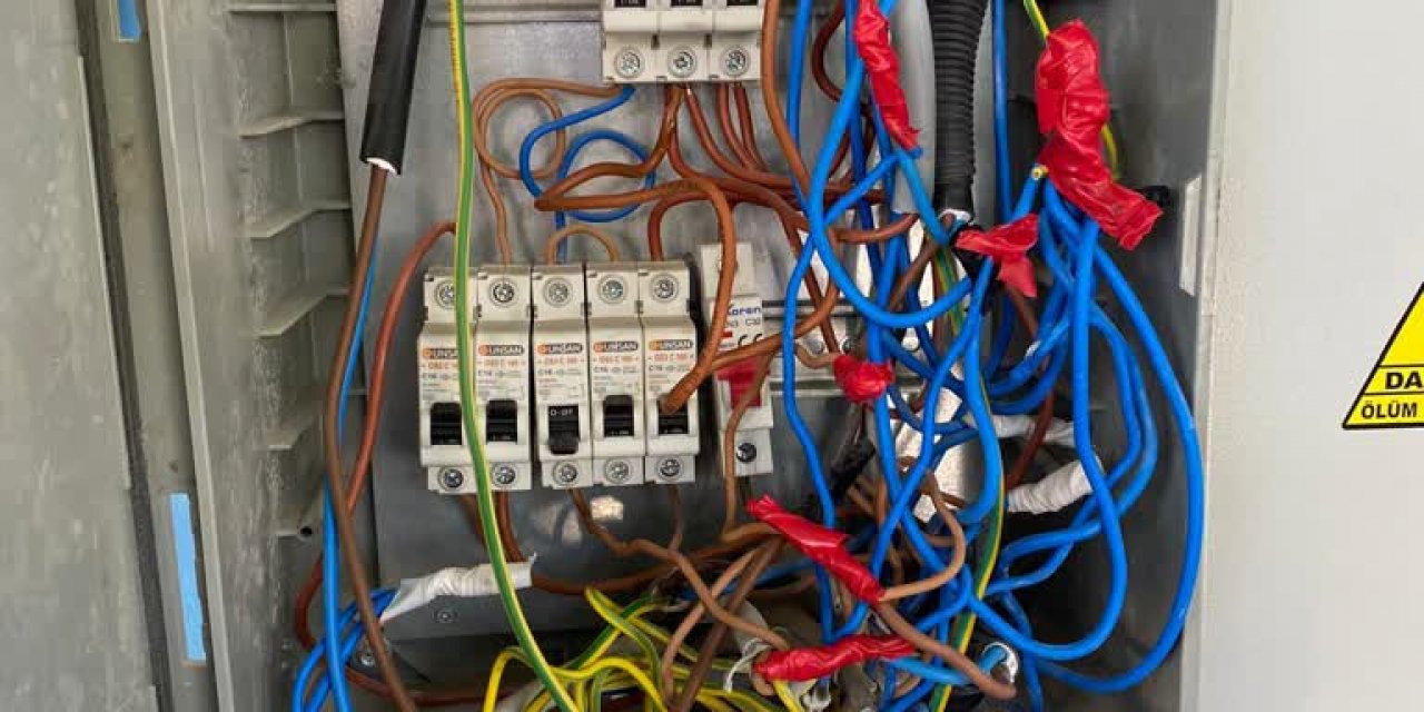 Toroslar Edaş, Samandağ'da Yaptığı Denetimlerde Her 5 Evden Birinde Kaçak Elektrik Tespit Etti