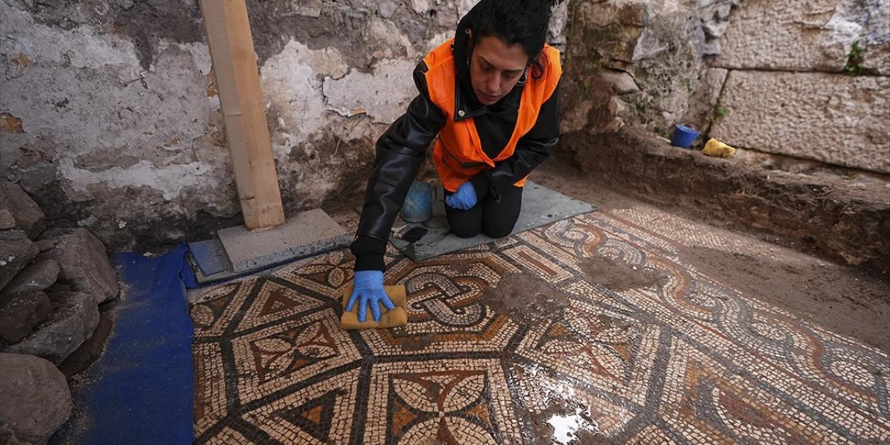 Smyrna'da Kem Gözlere Karşı "Süleyman Düğümü" Motifli Mozaikli Oda Keşfedildi