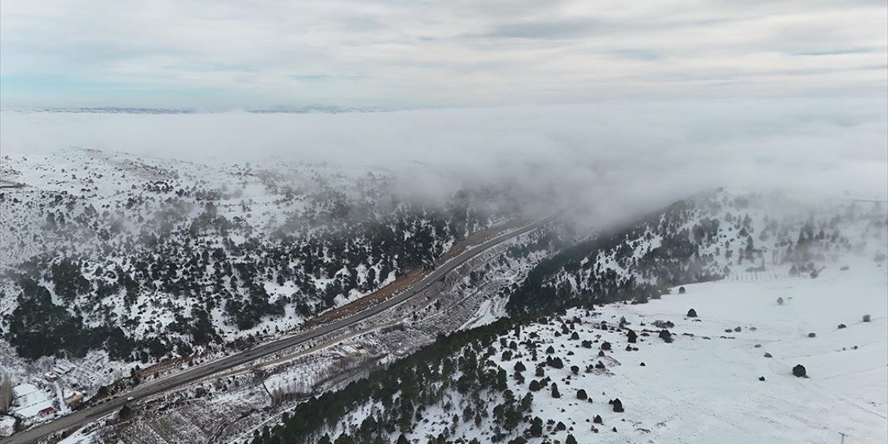 Sertavul Geçidi'ndeki Kar ve Sis Havadan Görüntülendi