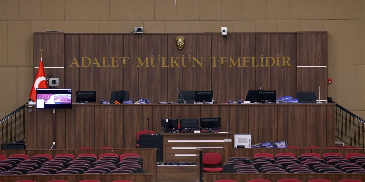 Bakırköy'de Kurdukları Düzenekle 40 Bin Dolarlık Kol Saatini Çalan 3 Sanığa Dava