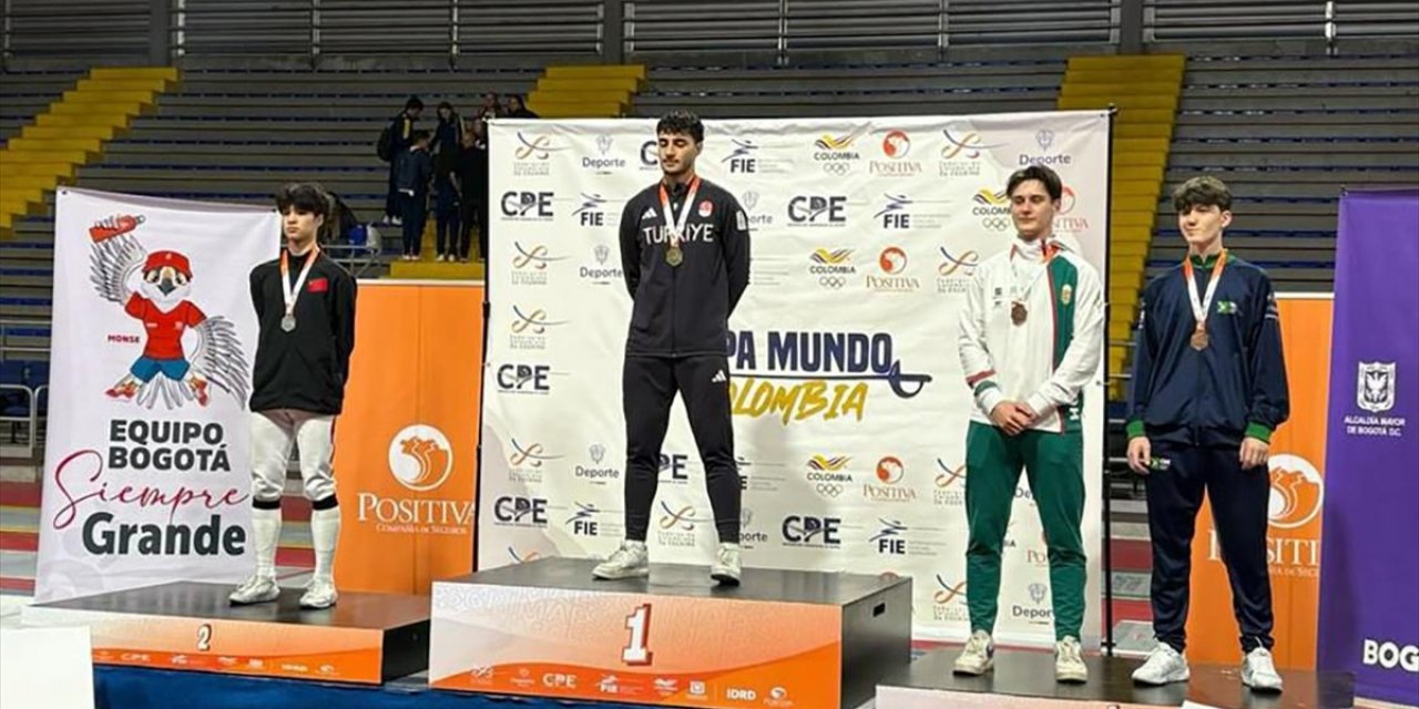 Furkan Yaman, Gençler Kılıç Dünya Kupası'nda Altın Madalya Kazandı