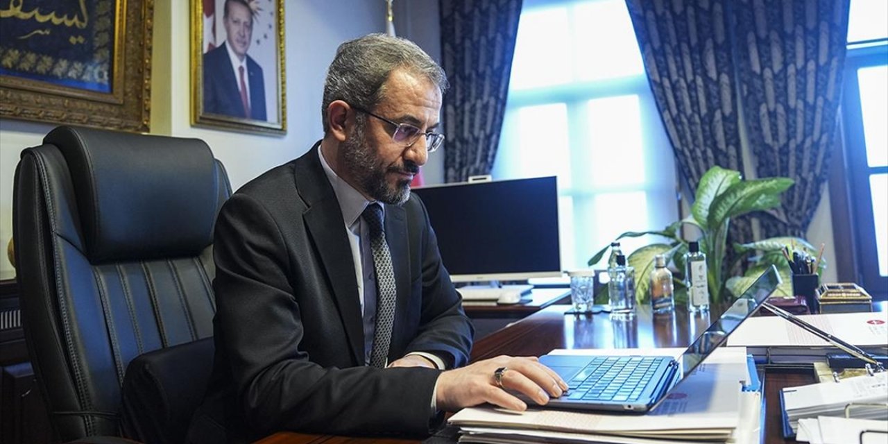 İstanbul Müftüsü Emrullah Tuncel, AA'nın "Yılın Kareleri" Oylamasına Katıldı