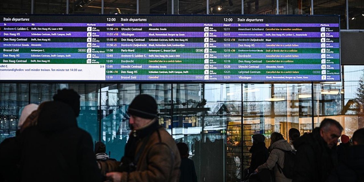 Avrupa'da Zorlu Kış Şartları Nedeniyle Yüzlerce Uçuşta İptal ve Gecikme Yaşanıyor