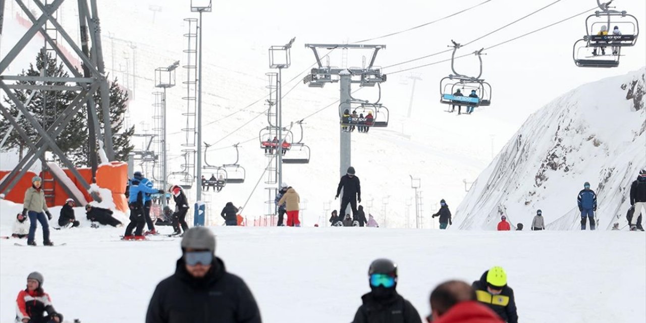 Kayak Merkezlerinde En Fazla Kar Kalınlığı 192 Santimetreyle Palandöken'de Ölçüldü