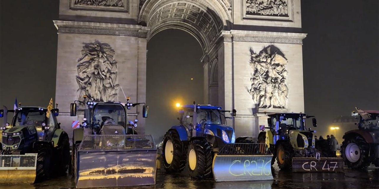 AB-MERCOSUR Anlaşmasına Karşı Çıkan Fransız Çiftçiler Paris'e Ulaştı