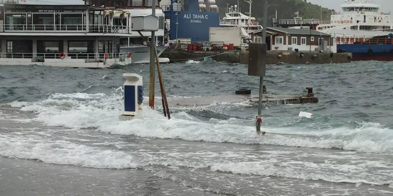 Balıkesir'de Kuvvetli Sağanak ve Rüzgar Etkili Oluyor