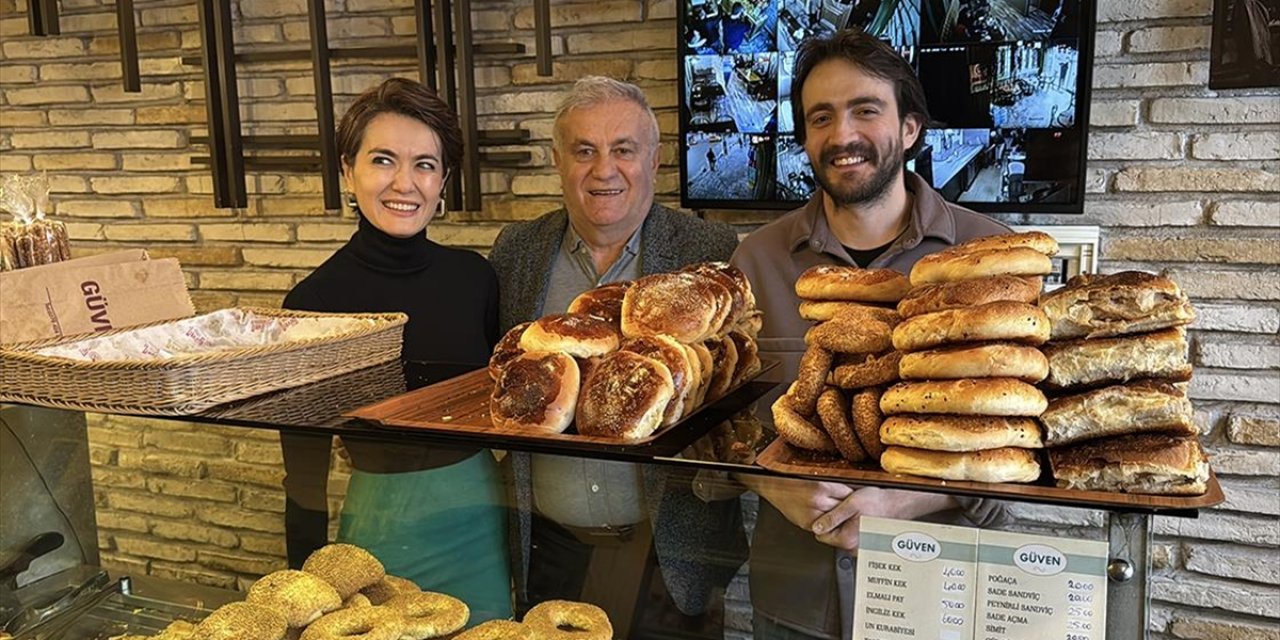 "Yılın Ahisi" Seçilen 70 Yaşındaki Pastaneci, Mesleğini Evlatlarıyla Sürdürüyor