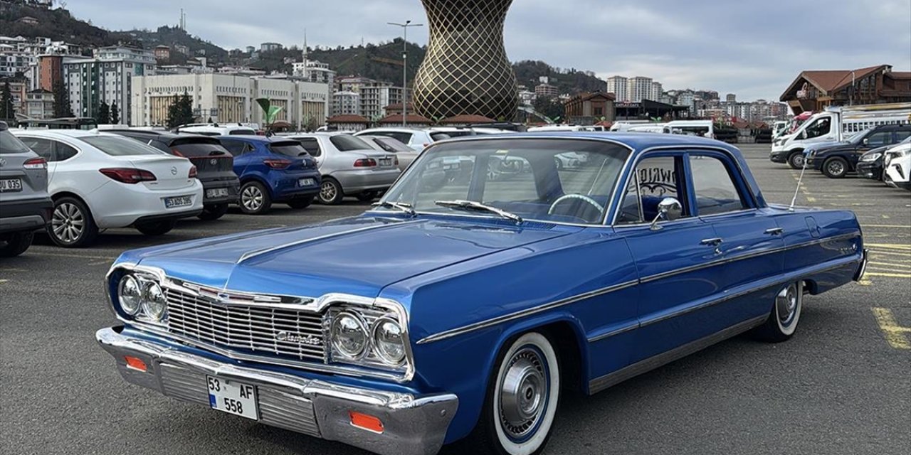 1964 Model Klasik Otomobil Rize Sokaklarında İlgi Görüyor