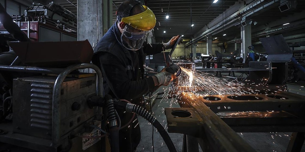 Sanayi Üretim Endeksi Kasım 2025'te Aylık Yüzde 2,5, Yıllık Yüzde 2,4 Arttı