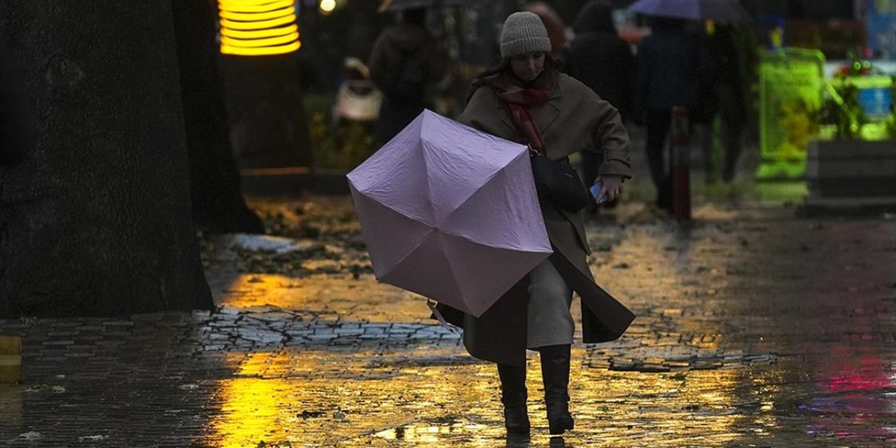 Bazı Bölgeler İçin Kuvvetli Yağış ve Fırtına Uyarısı