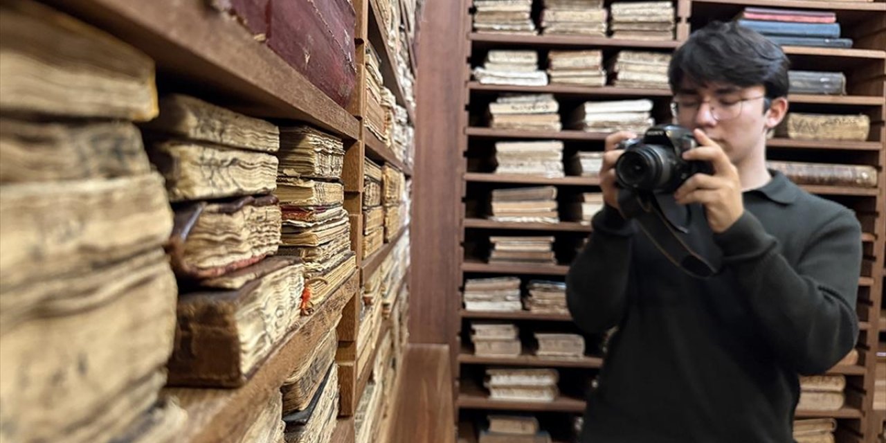 İzmir'de Lise Öğrencileri Tarihi Necip Paşa Kütüphanesi'nin Tanıtımı İçin Belgesel Çekti