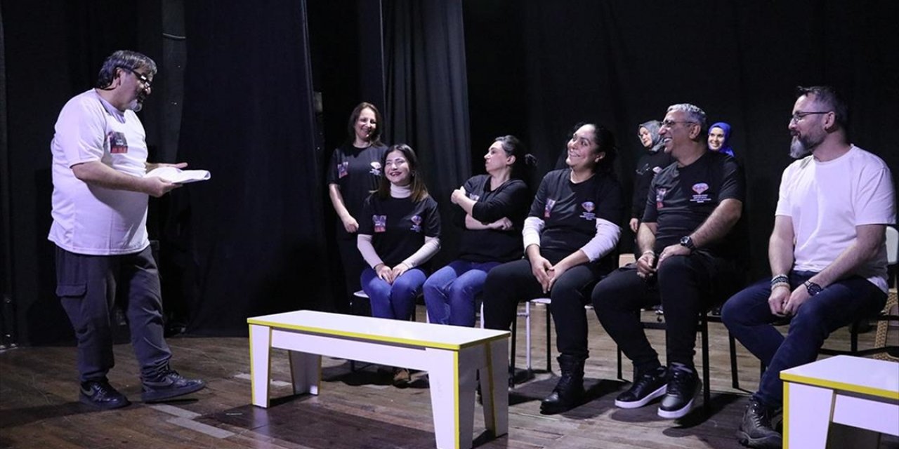 Otizmli Bireylerin Aileleri "Özel" Çocuklar İçin Tiyatro Sahnesinde Buluştu