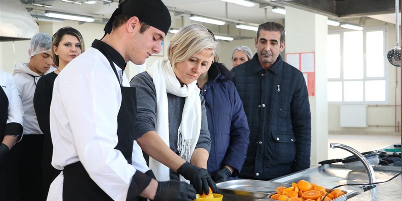 Hatay'da Üreticiler Mandalinaya Katma Değer Kazandırmak İçin Uygulamalı Eğitim Alıyor