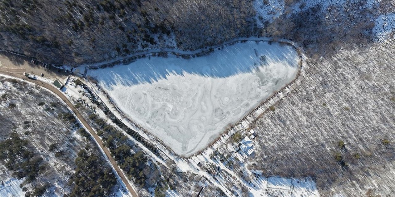 Çubuk Karagöl Tabiat Parkı'ndaki Göl Dondu