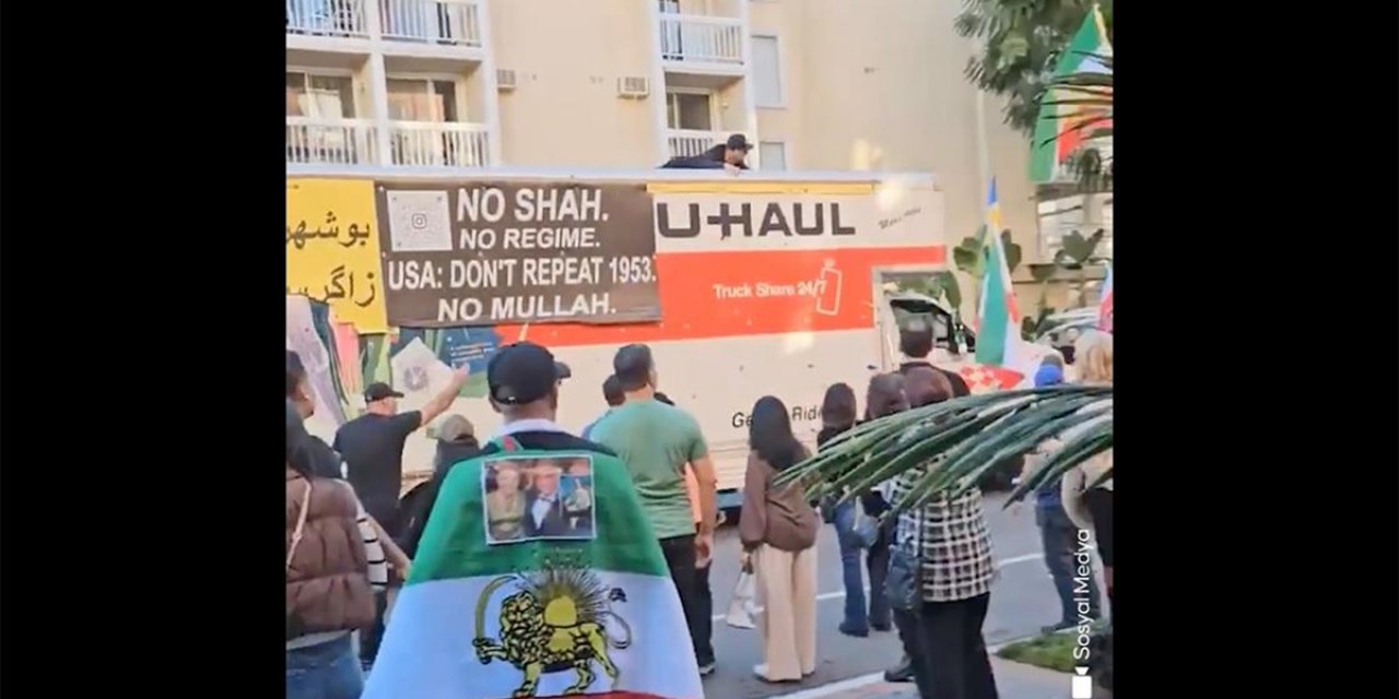 ABD'de İran'daki Protestolara Destek İçin Toplananların Arasına Kamyonun Dalması Sonucu 2 Kişi Yaralandı