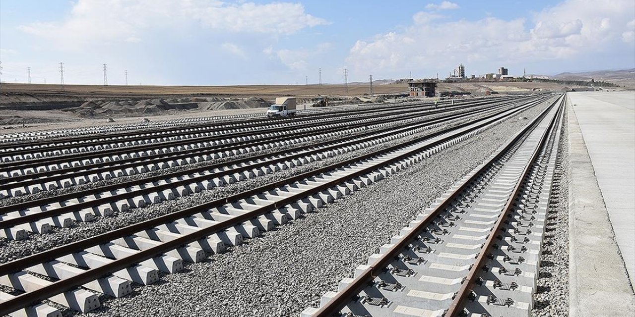 TCDD, Türkiye'yi "Demir Ağlarla" Örmek İçin Bu Yıl Birçok Proje Tamamlayacak