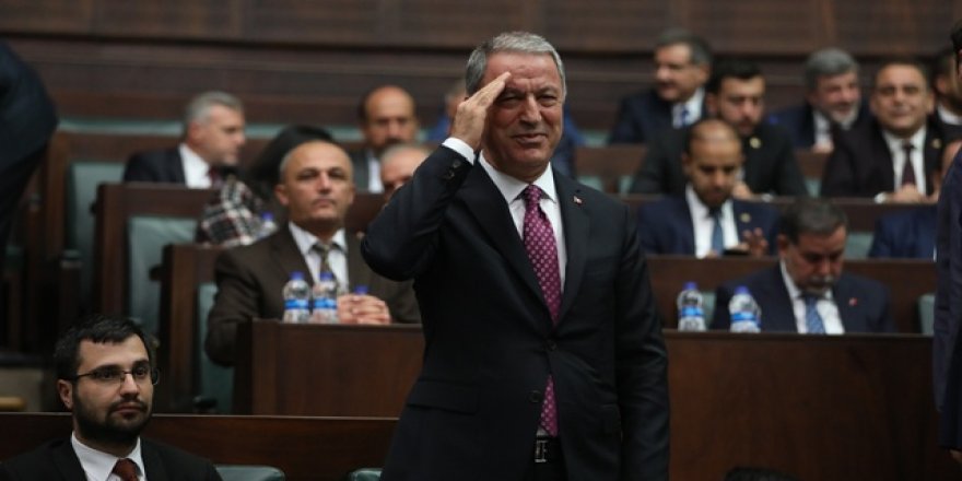 Hulusi Akar'dan AK Parti Grubuna Asker Selamı!