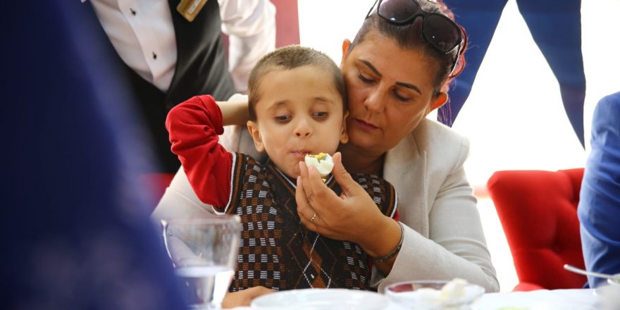 Topuklu Efe Engelli Çocuklara Anne Oldu