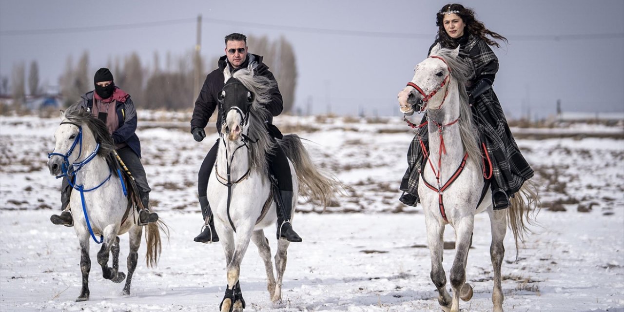 Erzurum'da Kar ve Buzda Atlı Safari Keyfi