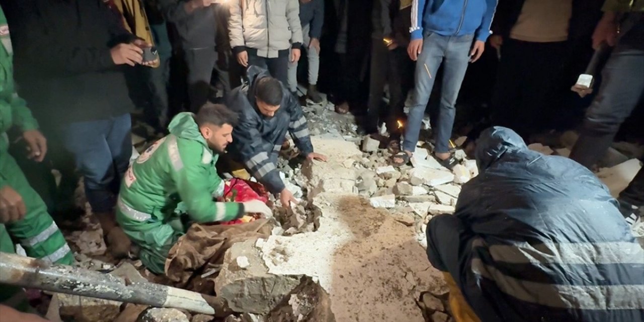 Gazze'de İsrail Saldırısında Hasar Gören Binalar Çöktü, 4 Kişi Hayatını Kaybetti