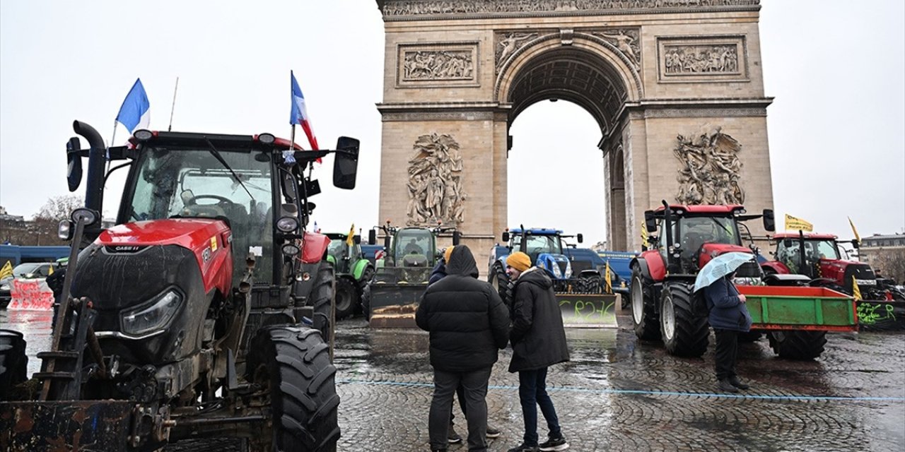 Fransa’da AB-Mercosur Anlaşmasını Protesto Eden Çiftçiler Traktörleri İle Paris’e Ulaştı