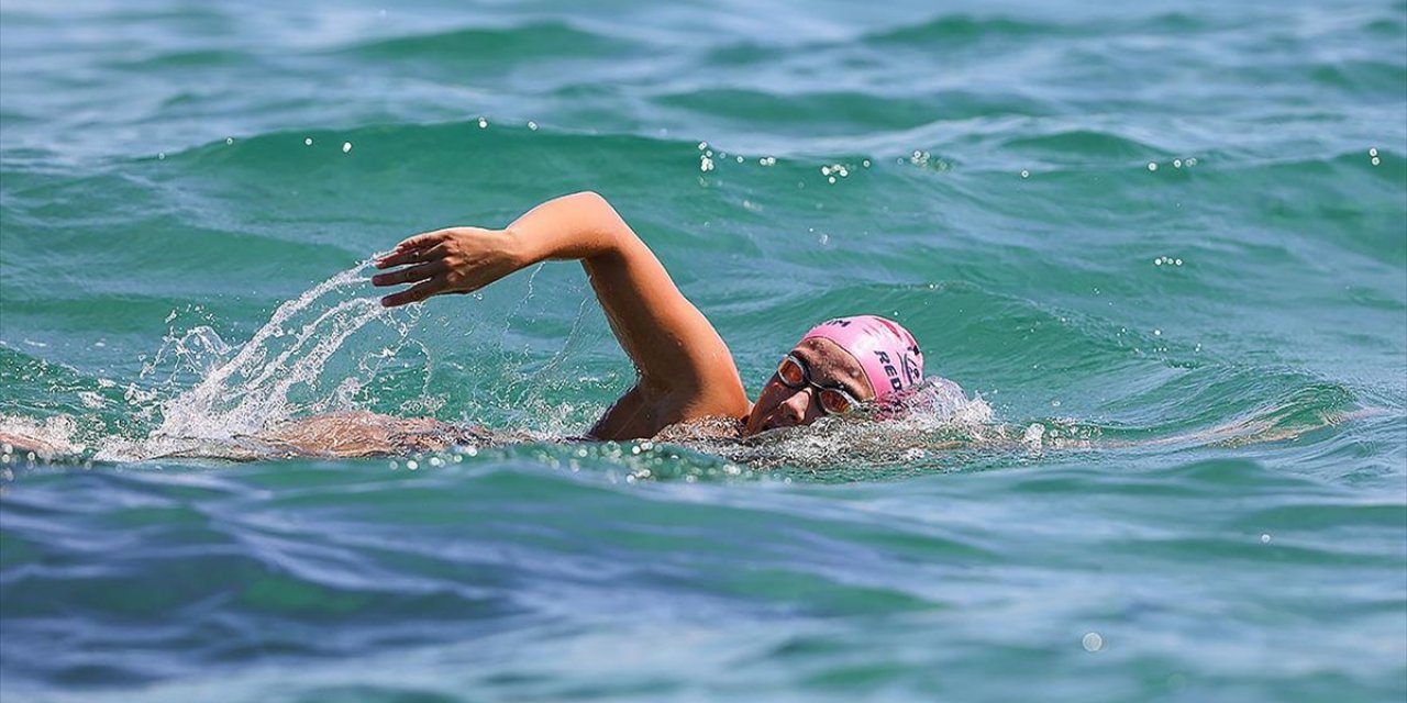 Bengisu Avcı "Buzullardaki Erimeye Karşı" Kulaç Atacak