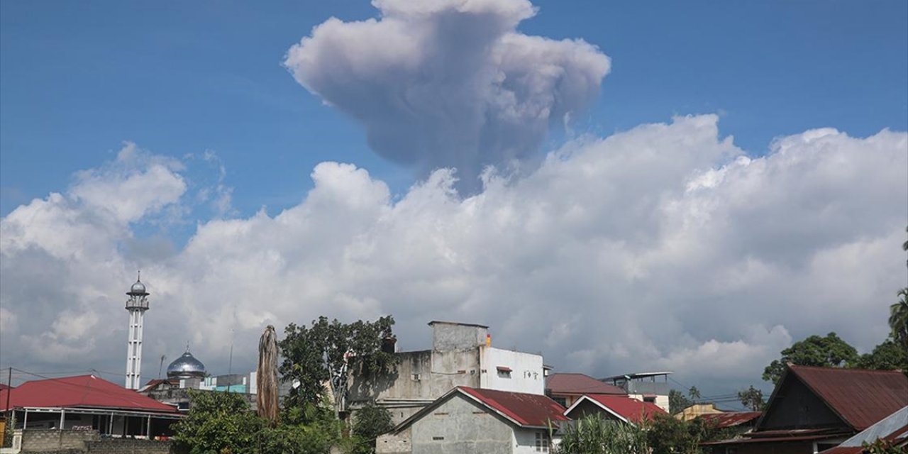 Endonezya'daki Marapi Yanardağı'nda Patlama Meydana Geldi