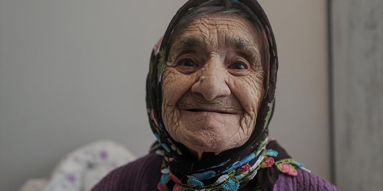 121 Yaşındaki Saadet Al, Cumhurbaşkanı Erdoğan’ı İzlemek İçin Odasına İstediği Televizyona Kavuştu