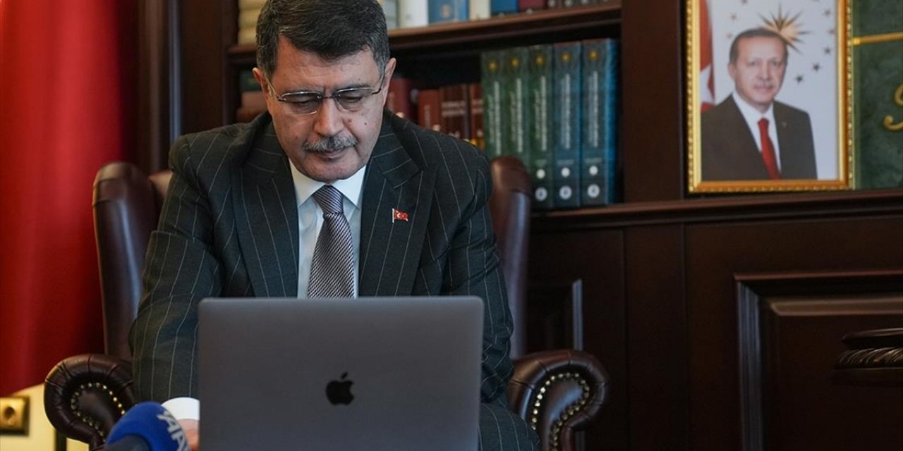 Ankara Valisi Şahin, AA'nın "Yılın Kareleri" Oylamasına Katıldı