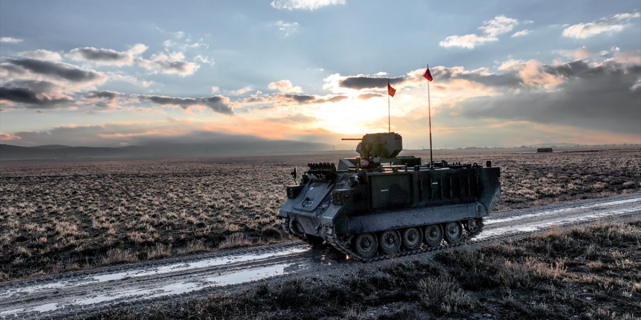 Türkiye'nin İlk Elektrikli Zırhlı Personel Taşıyıcısı E-ZPT Görücüye Çıktı