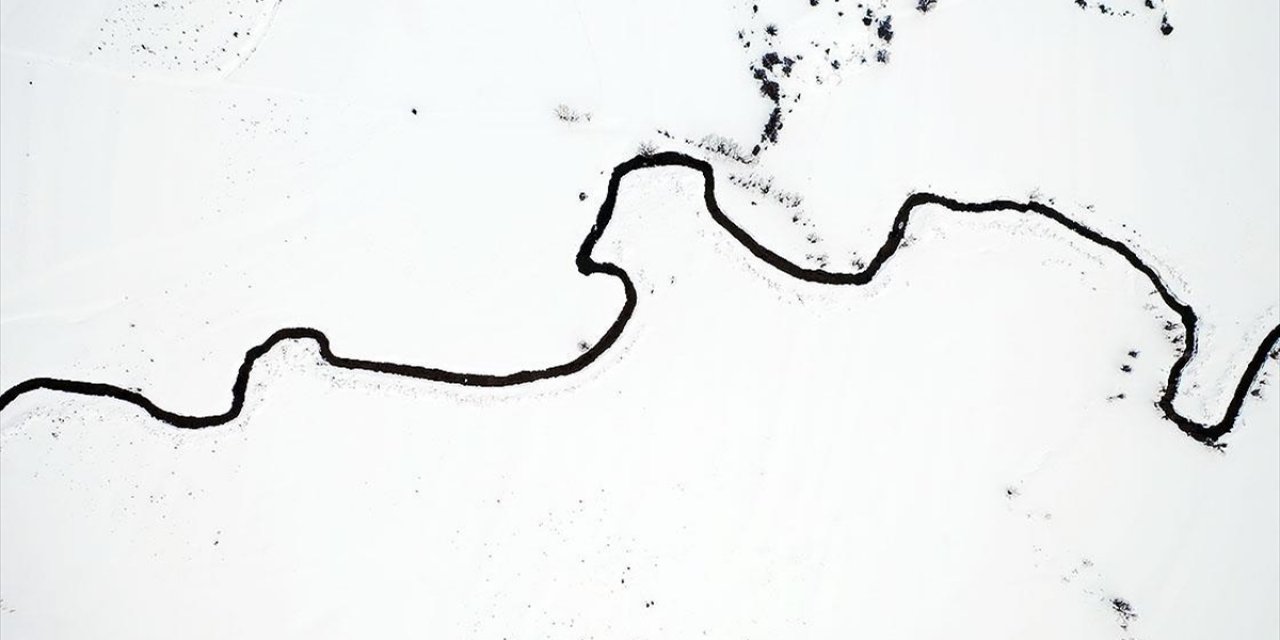 Kastamonu'da Kar Altındaki Mendereslerin Kış Güzelliği