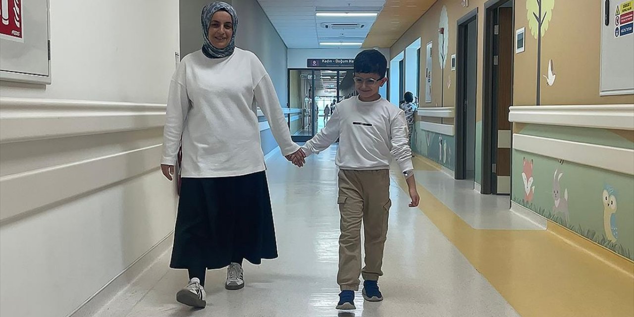 Milyonda 3 Görülen Hastalık Nedeniyle Yürüyemeyen Emir Asaf Yeniden Koşmaya Başladı