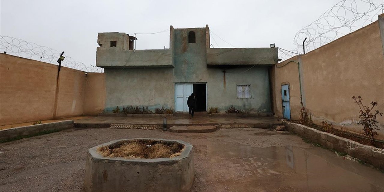 AA, Suriye'nin Tabka İlçesindeki Terör Örgütü Ypg/sdg Hapishanesini Görüntüledi