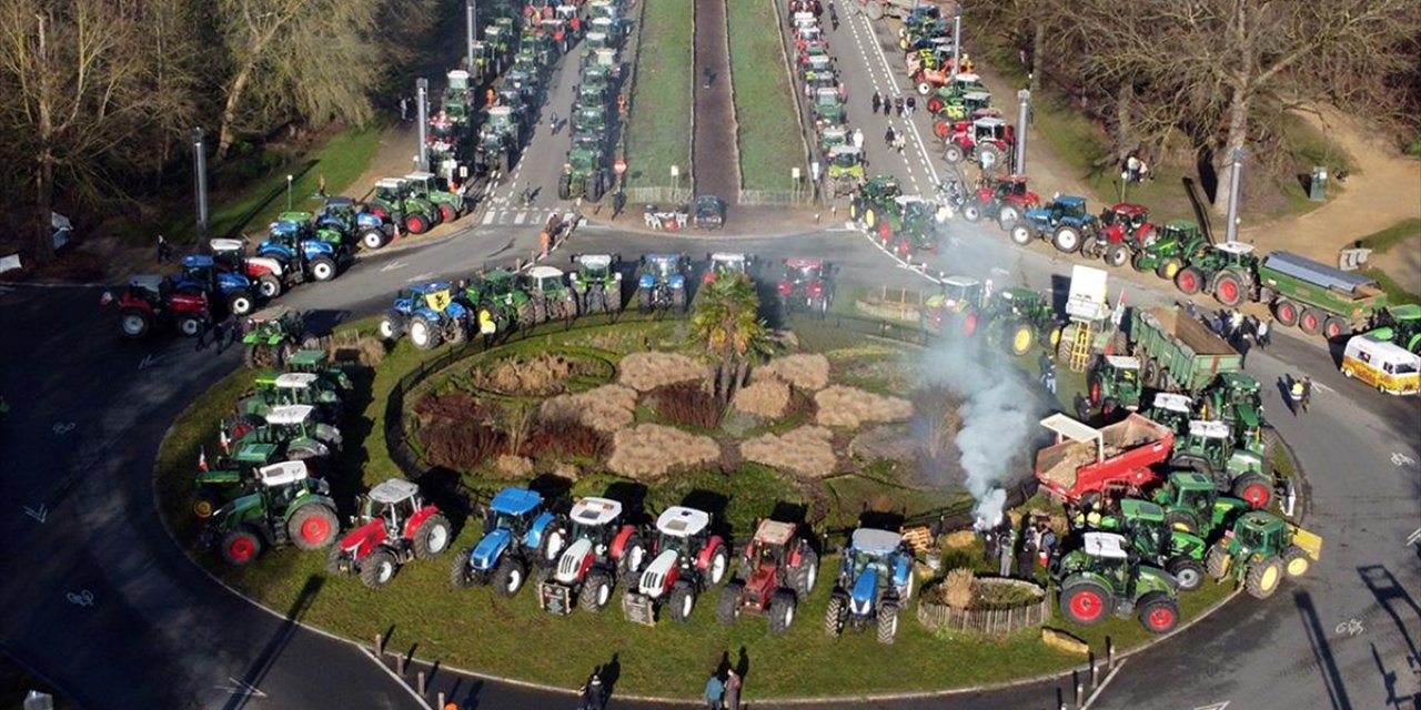 Brüksel'de Çiftçilerden Traktörlü Mercosur Protestosu