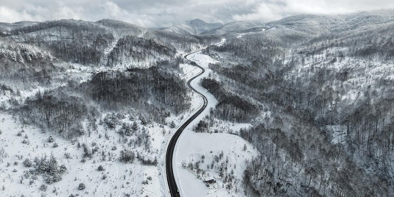Sinop'ta 1600 Rakımlı Çangal Dağı'ndaki Kar Manzarası Dronla Görüntülendi