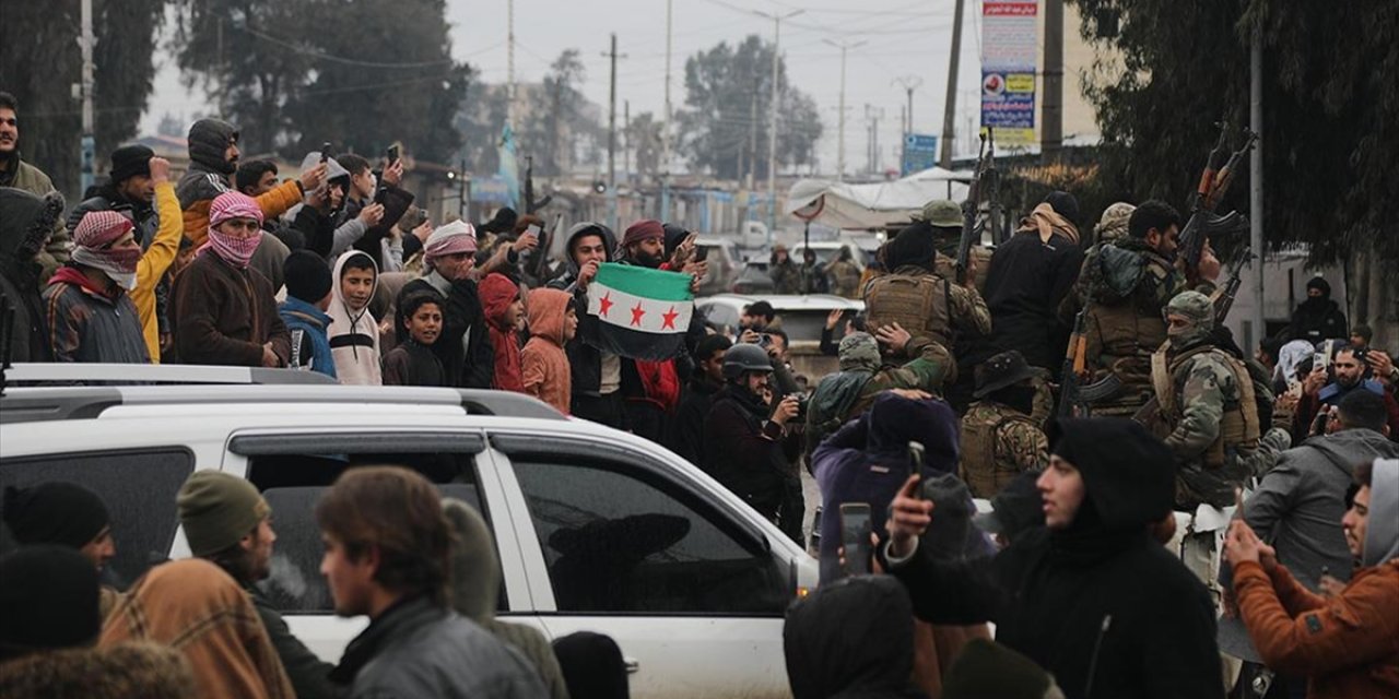 Soğuk ve Yağmura Rağmen Suriyeliler Eve Dönüş Sevinci Yaşıyor