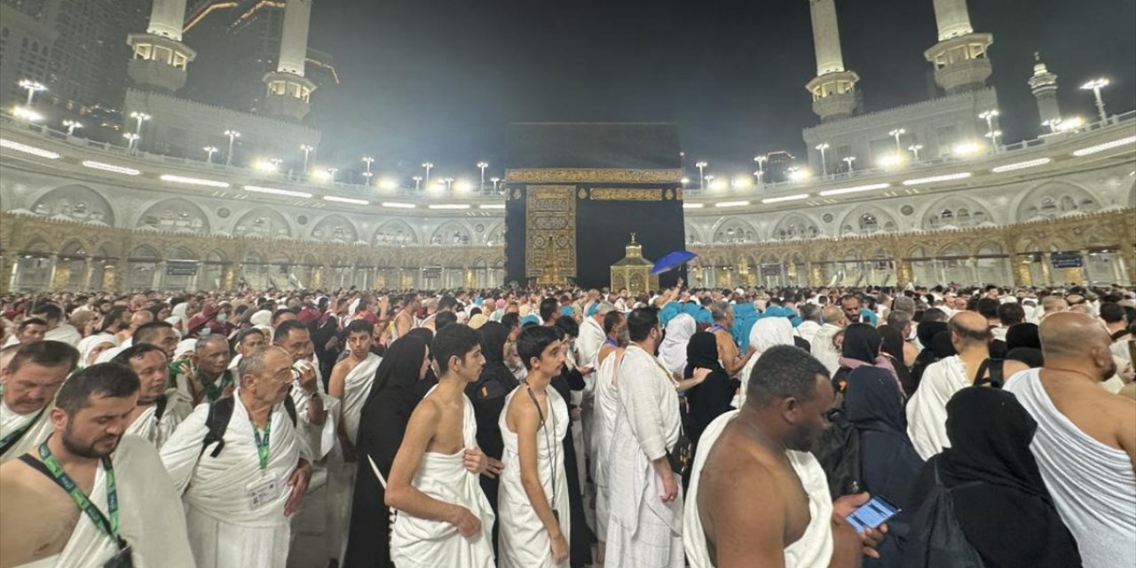 Müslümanlar Kutsal Topraklarda Umre İbadetini Yerine Getirdi