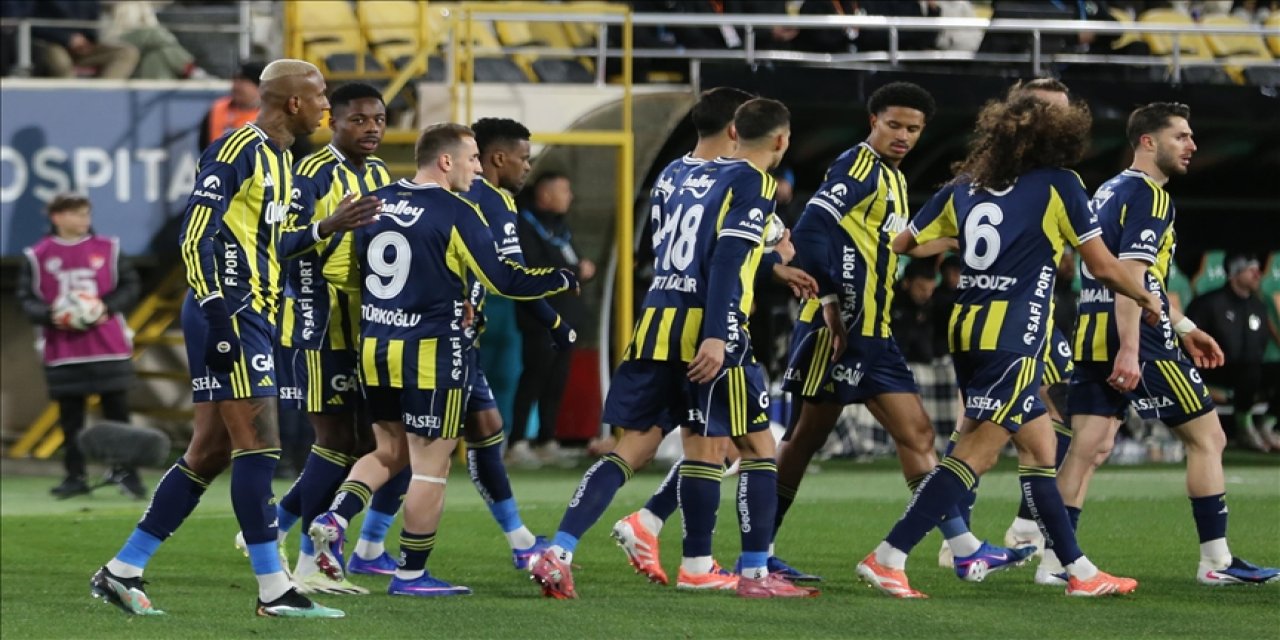 Fenerbahçe, Deplasmanda Corendon Alanyaspor'u Mağlup Etti