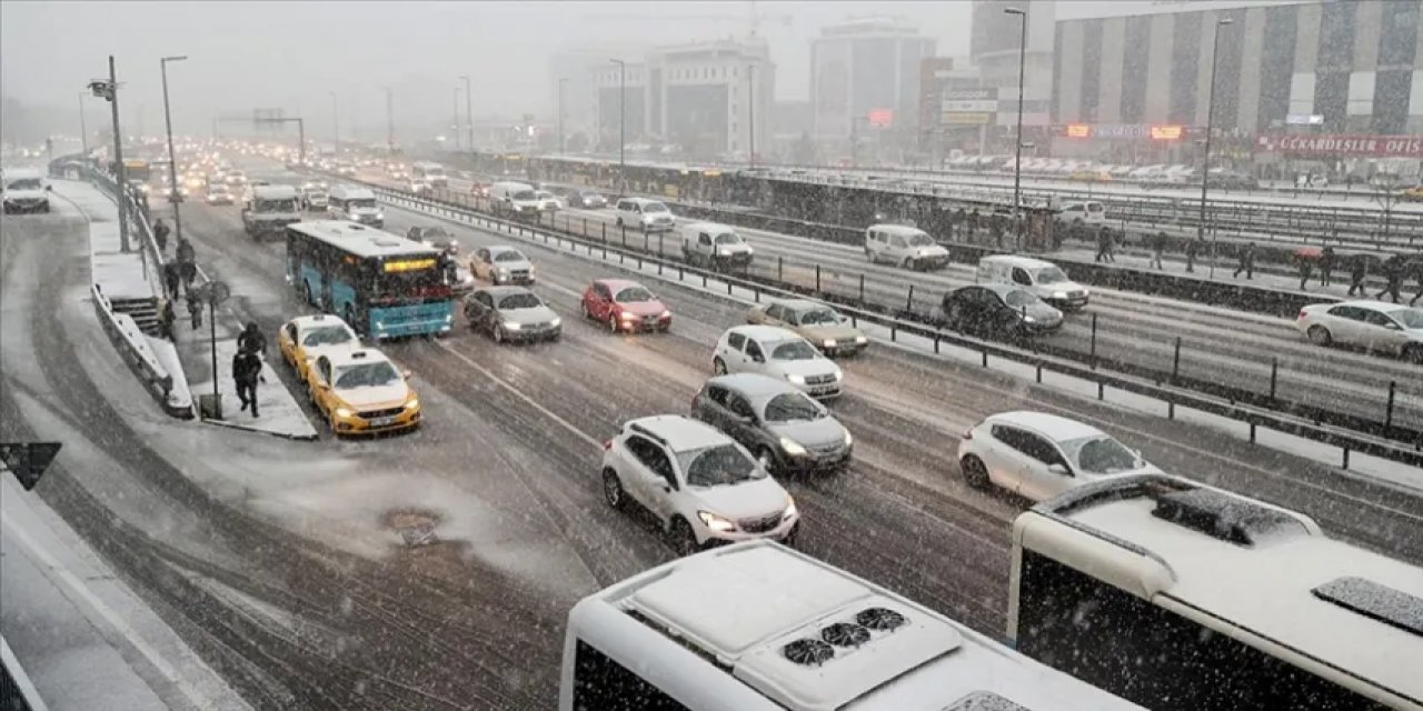 Kar Yağdı, İstanbul'da Trafik Yüzde 80'e Çıktı