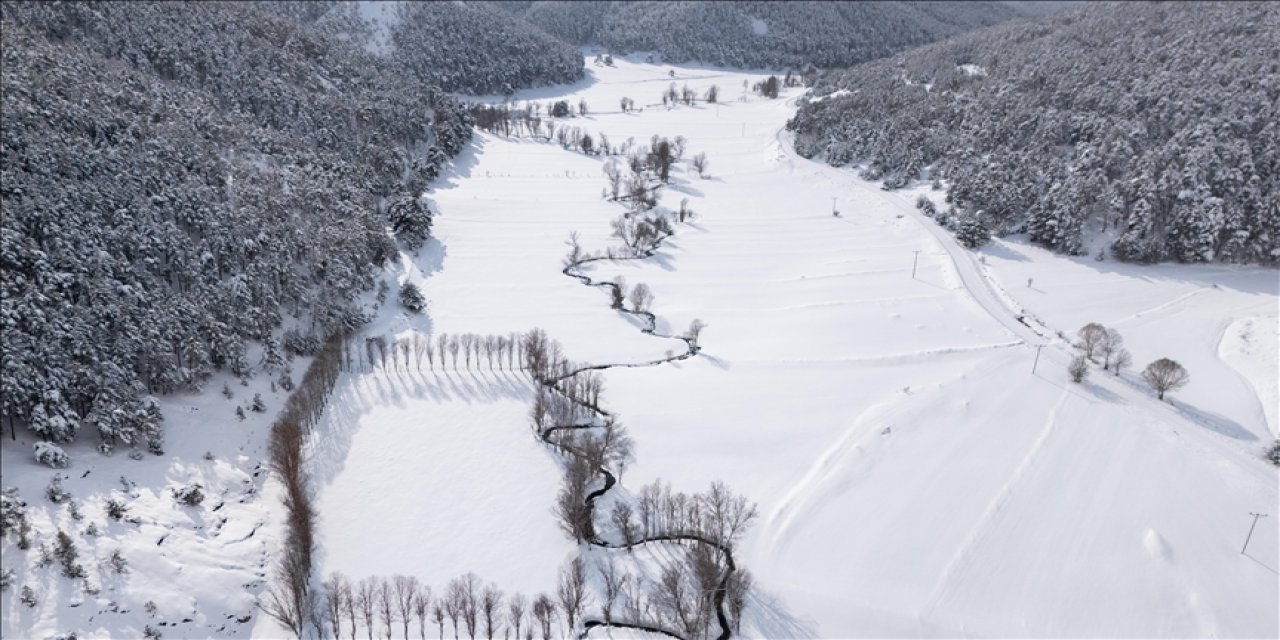 Yozgat'ta Kar Güzelliği Eklenen Menderesler Havadan Görüntülendi