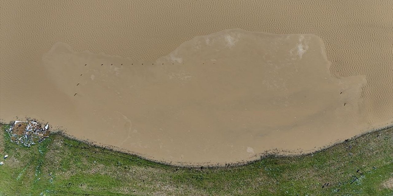 Kırklareli'nde Karahıdır Göleti Kısmen Buz Tuttu
