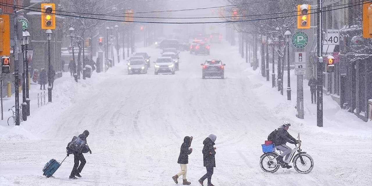 ABD ve Kanada'da Etkili Olan Kar Fırtınası Yaşamı Olumsuz Etkiliyor