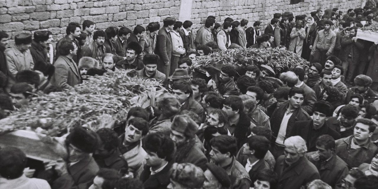 Azerbaycan'ın Bağımsızlığının Dönüm Noktası: "Kanlı Ocak"