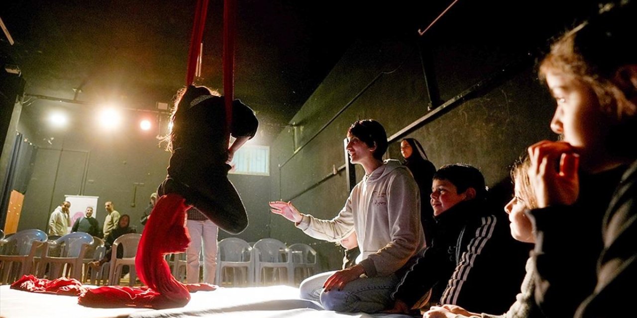 İsrail'in Kışlaya Çevirdiği "Özgürlük Tiyatrosu" Filistinli Çocuklar İçin Başka Bir Mekanda Perdelerini Açıyor