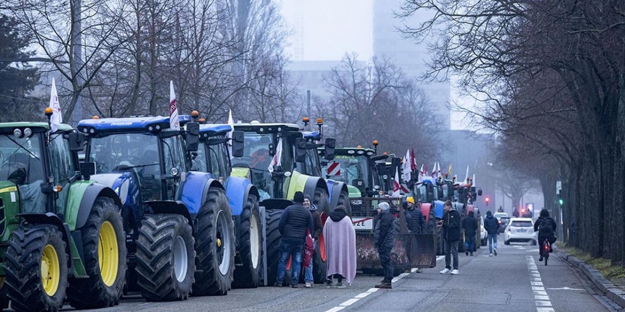 Avrupa Ülkelerinden Binlerce Çiftçi Mercosur Anlaşmasını Protesto Etmek İçin Strazburg'da Toplandı