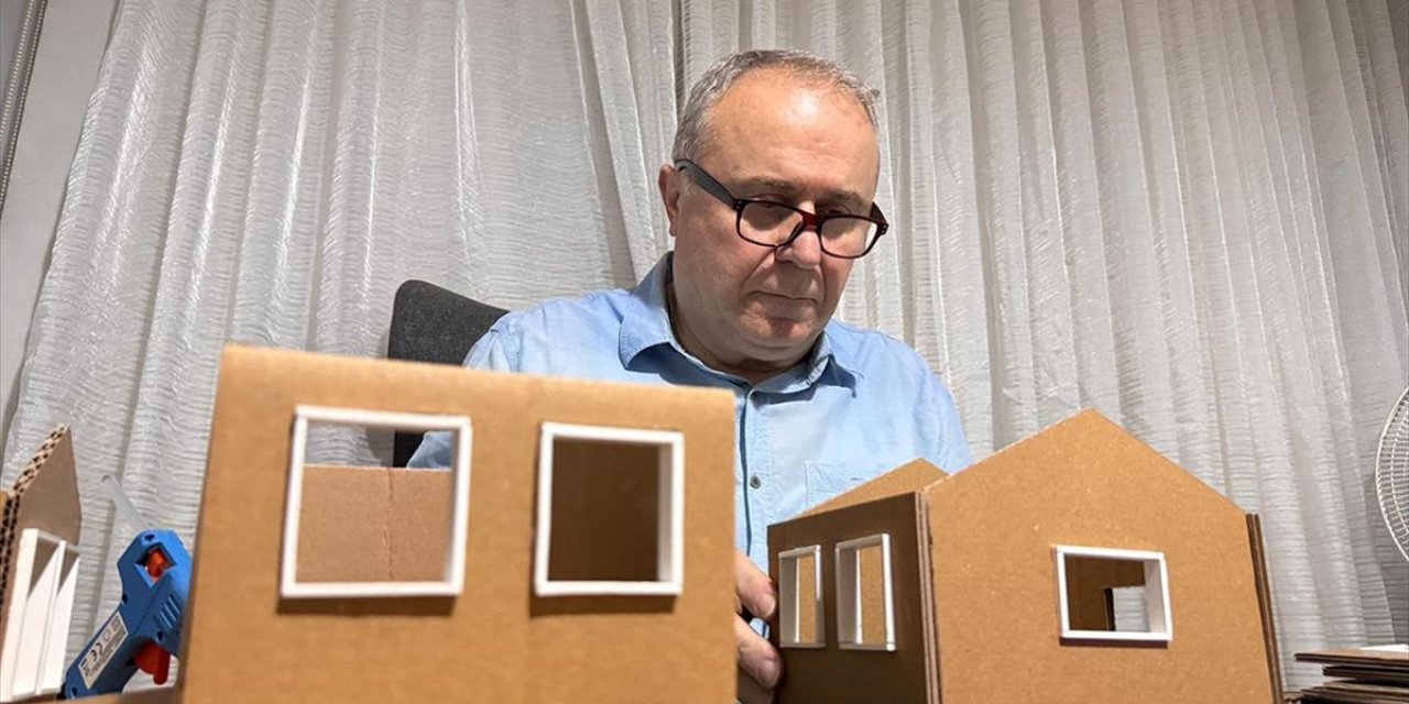 Arkadaşının Oğluna Ödevinde Yardım İçin Başladığı Kartondan Maket Yapımı Tutkusu Oldu