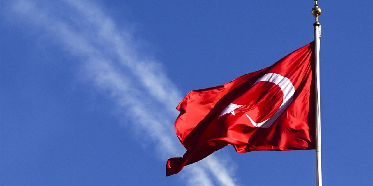 Savunma Sanayisinden Sosyal Medyada Türk Bayrağı Paylaşımı