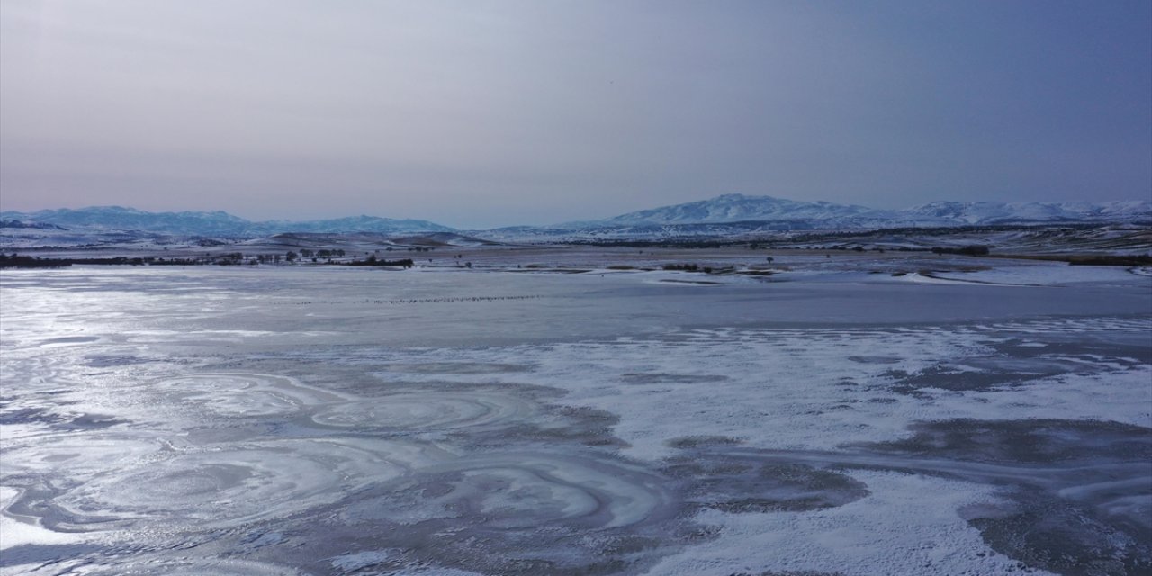 Elazığ'da Cip Barajı Soğuk Havanın Etkisiyle Dondu