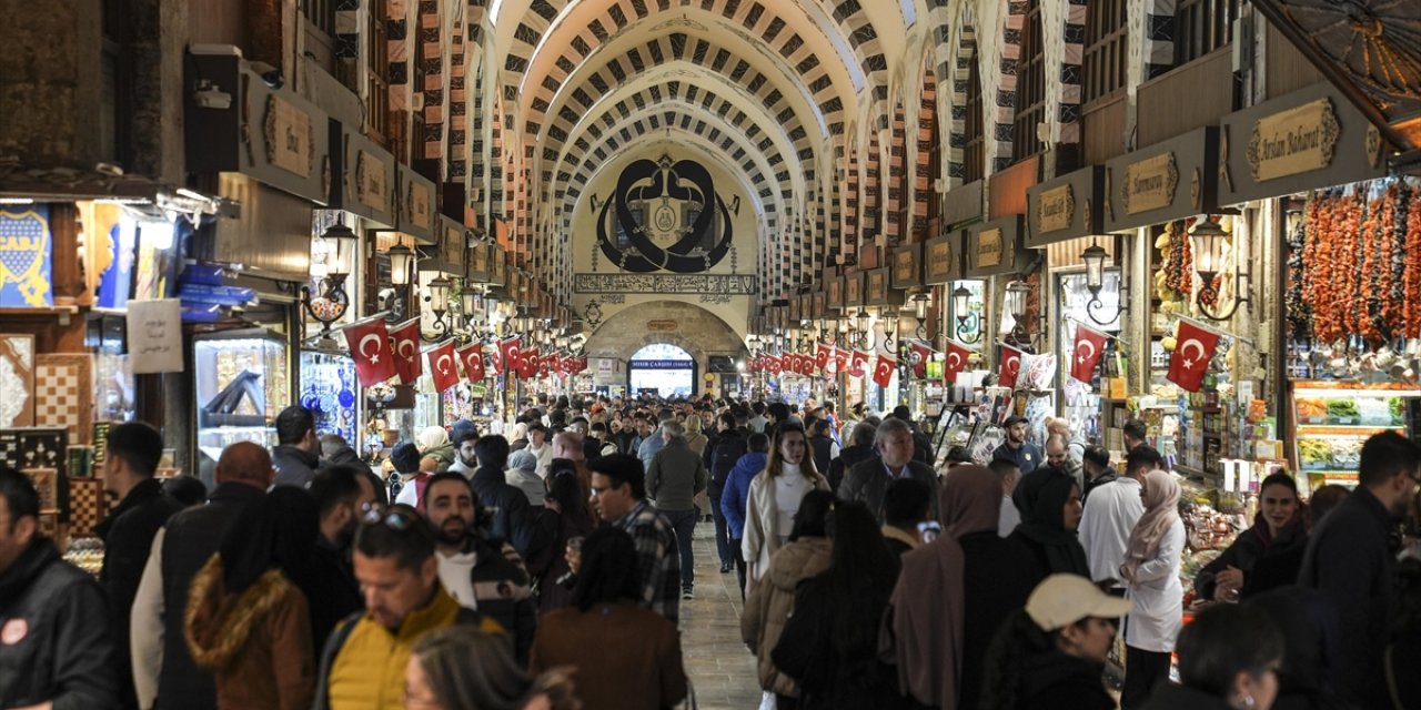 Yerli Turistler Geçen Yılın Üçüncü Çeyreğinde 276,1 Milyar Lira Seyahat Harcaması Yaptı