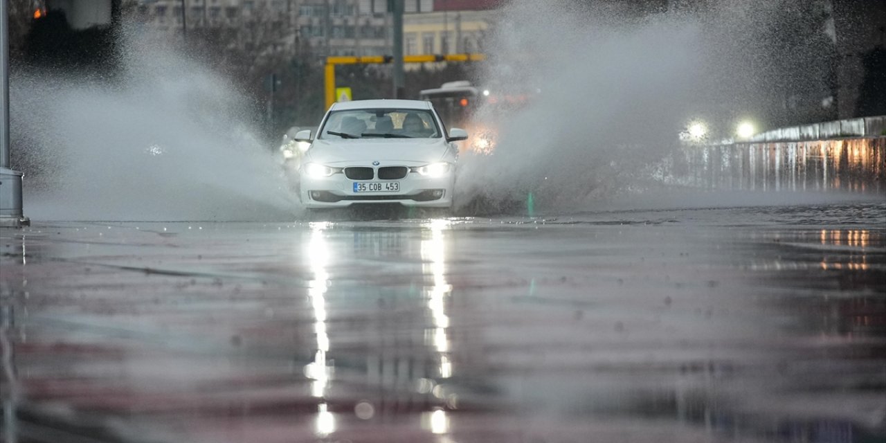Bazı İllerde Fırtına ve Sağanak Etkili Oluyor